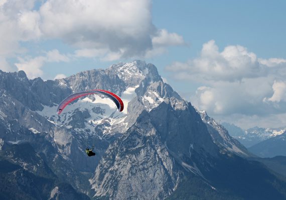 paraglider-2378548_1280 paraglider-2378548_1280